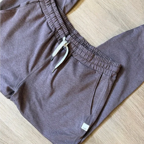 Vuori performance joggers - Picture 2 of 3